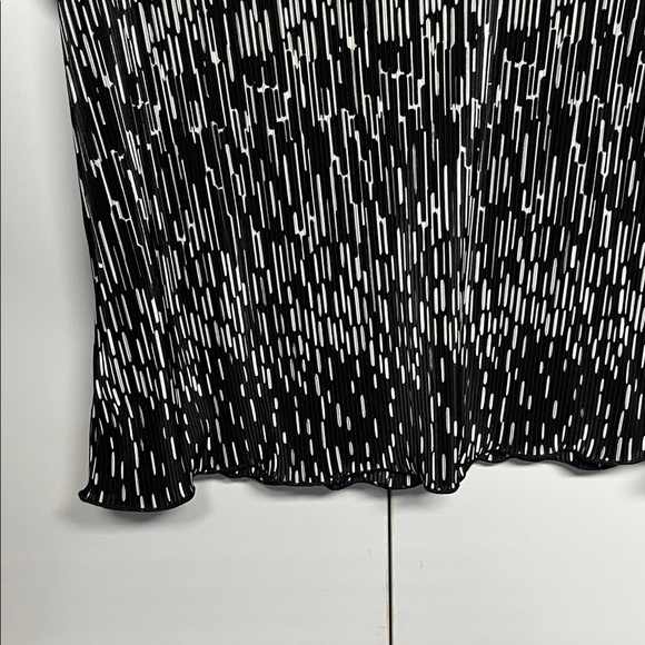 Dress Barn Graphic Tank Top - Picture 4 of 5